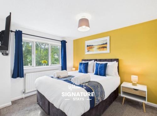 The Cornfields by Signature Stays - Parking - Modern - Quiet Location