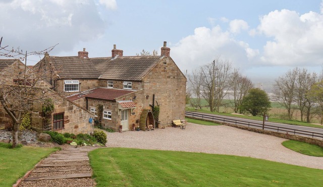 THE COTTAGE, pet friendly, character holiday cottage in Staithes