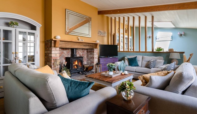 The Cottage - Characterful, coastal with hot tub