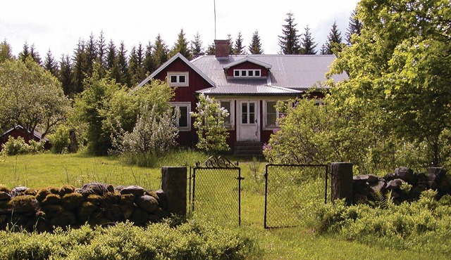 The cottage is close to the lake Åsnen and also has the forest close to the property.