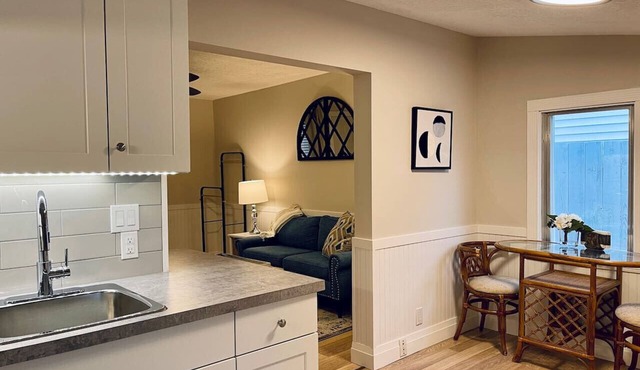 The Crooked Cottage! 1 Bed, 1 Bath - Entire House