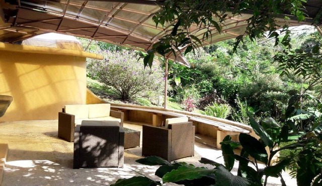 THE CUSUCA- Underground rental near Lake Arenal