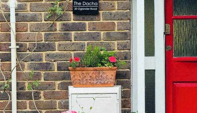 THE DACHA, family friendly, with a garden in Winchester