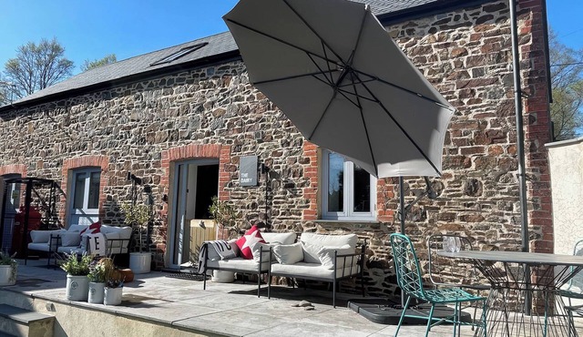 THE DAIRY, pet friendly, character holiday cottage in Bridgerule