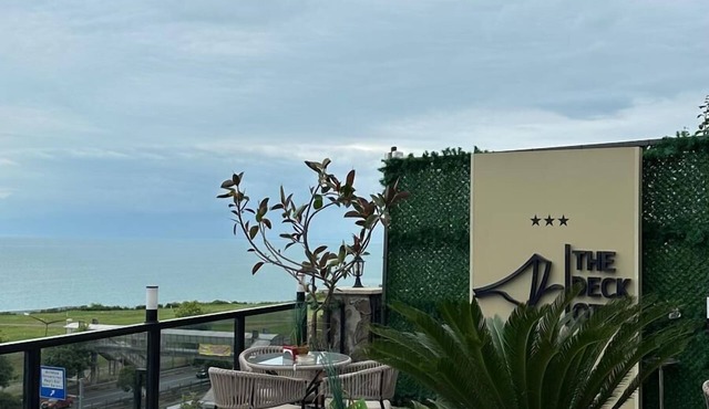 The Deck Otel