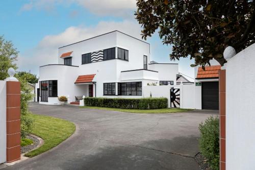 The Deco Retreat