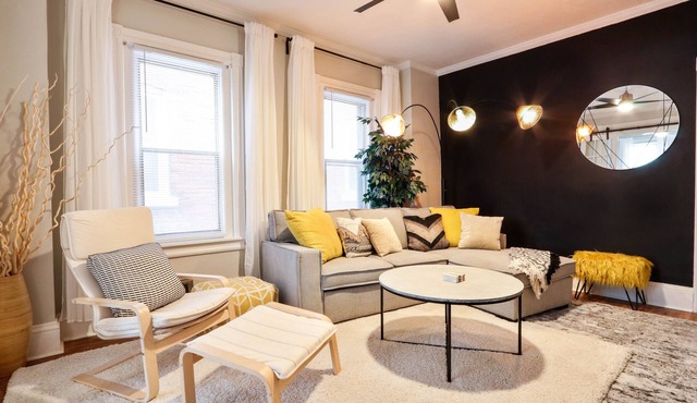 The Downtown Bee: Cozy & charming escape steps from Main Street Bethlehem!