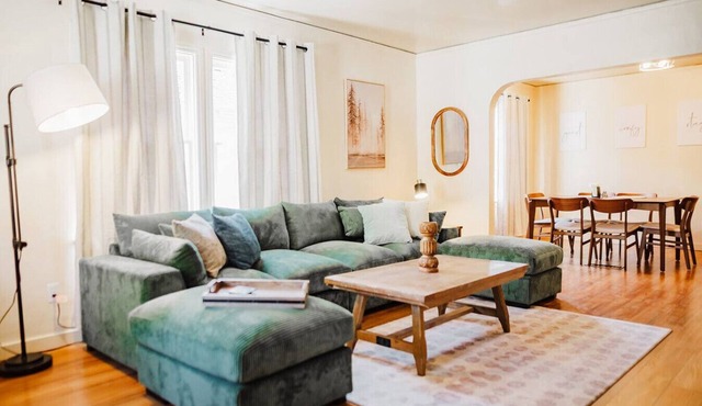 The Downtown Haus | Walking Distance to DT KFalls