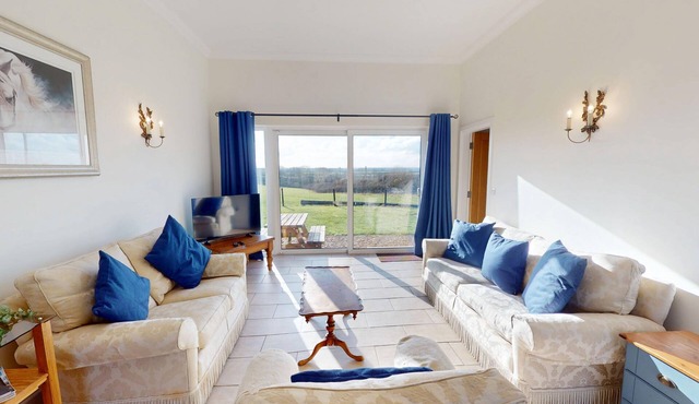 The Dutch Barn - sleeps 2 guests in 1 bedroom