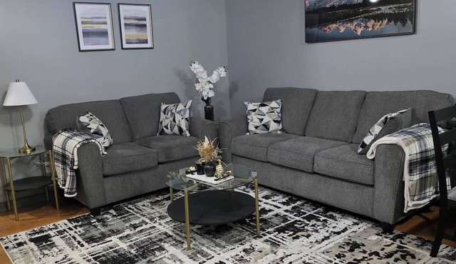 The E-Town Retreat 2BR townhouse close to Downtown