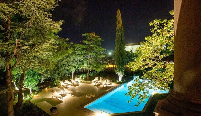 The elegant resort has various houses with independent entrances from the park