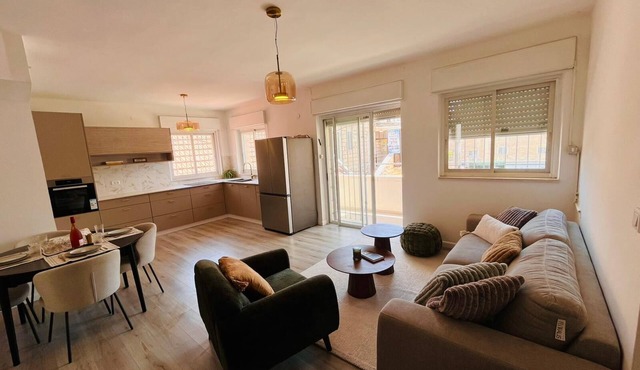 The Emek Refaim: 3 Bedrooms/2 Bathrooms Vacation Rental In the German Colony