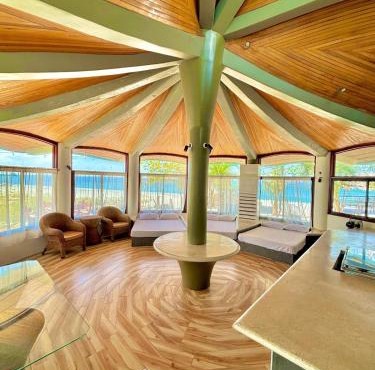 The Escape Beachfront - GRAND Villa