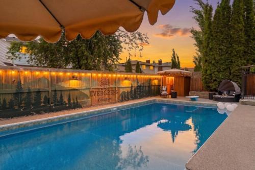 The Evergreen Château - Pool & HotTub - Barrel Sauna - Gym