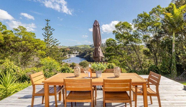 The Falls View - Haruru Falls Holiday Home