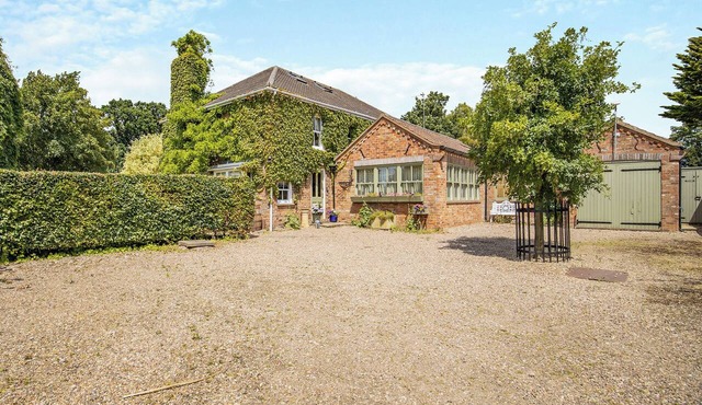The Farmhouse- UK47148
