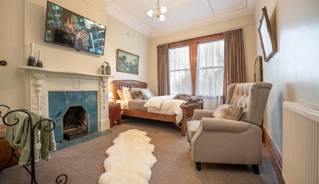 The Fern & Thistle Luxury Accommodation- Drinks, Hotpool, Sauna