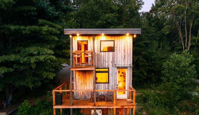 The Fern Tiny Cabin with WiFi and Private Trails