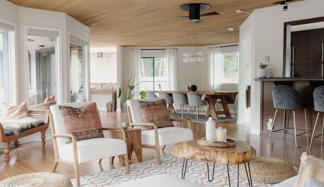 The Float House Lodge at Secret Cove