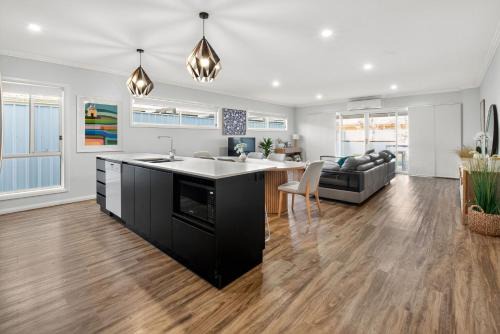 The Forsyth - Stylish 4BR Near CBD