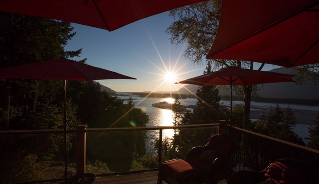 The Fraser River's Edge B&B Lodge