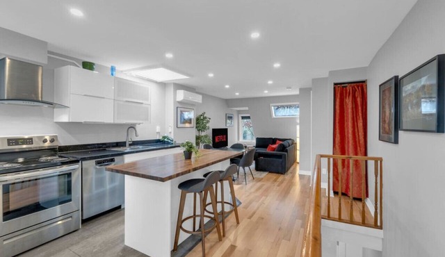 The Gallery - Designer 3BR - Downtown