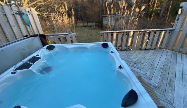 The Gateway Getaway! Spacious kid friendly home with HOT TUB in fabulous Wareham