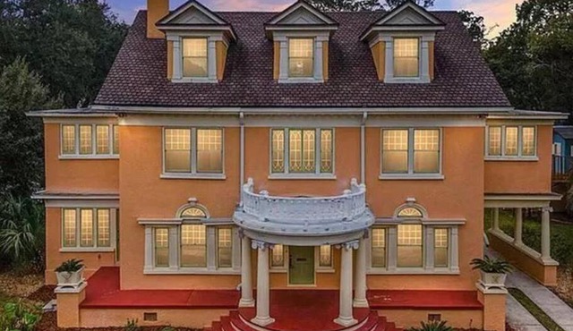 The Gator Manor – 6 Bedrooms Walk to UF/Stadium