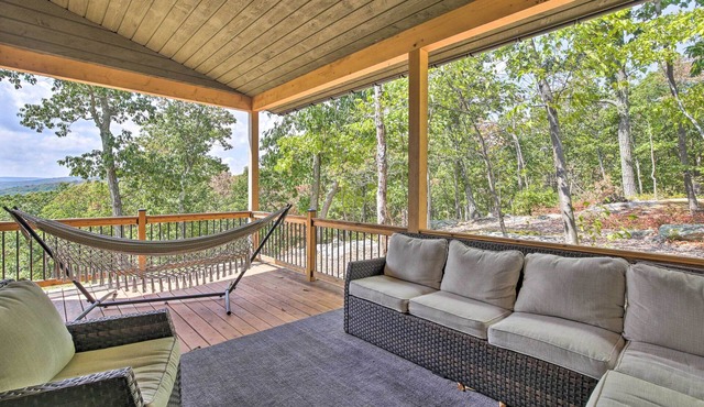 'The Glabin’: Garrison Gem w/Hot Tub & Fire Pit