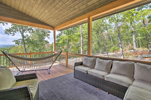 'The Glabin’: Garrison Gem w/Hot Tub & Fire Pit
