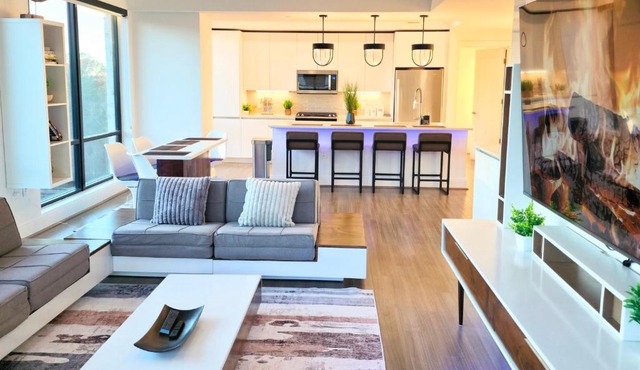 The Glasshouse in Buckhead Luxury 3BR With Pool