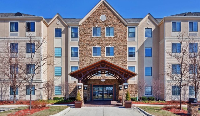 "The Glen" District Suite with A/C | Business Center + Heated Indoor Pool!