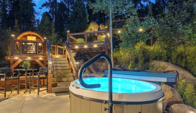 The GLEN -Private 7 Acre Retreat 2 Cabins Spa Sauna -Renewal in God's Creation.