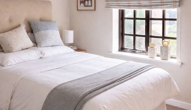 The Gold Cup Room @ The Three Horseshoes is one of three Boutique Rooms.