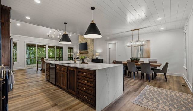 The Golden Retreat at Nolin Lake- New Luxury Lake Home | Hot Tub + Game Room | Near Mammoth Cave & 2 miles from Wax Marina | Sleeps 14