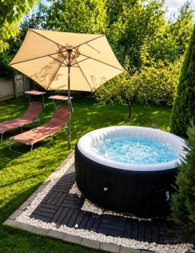 The Green House - Jacuzzi & Garden Escape