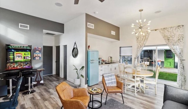 The Gregory: 2 Bed/1 Bath Guesthouse