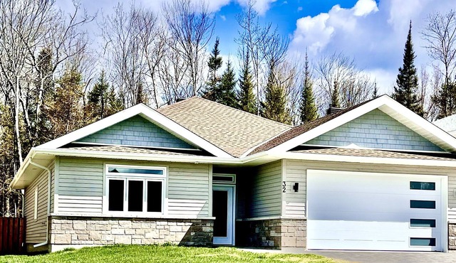 The Greystone Executive Bungalow - Ski Ridges Estate