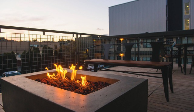 The Grove West Seattle Inn