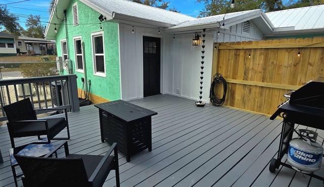 The Hamilton Studio! close to Downtown & Dinning, Fast WIFI, HBO Max Included