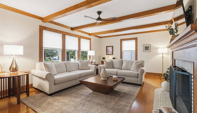 The Harmony Upscale Retreat Walking Distance to Downtown