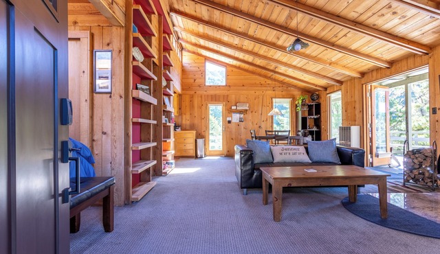 The Haven - A Private Jenner Retreat - Hot Tub, Fireplace & Dog Friendly