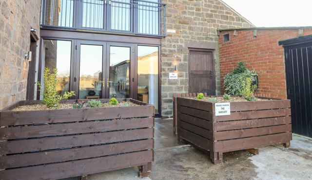 THE HAYLOFT, romantic, with a garden in Spofforth