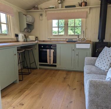 The Hedgerow Hut