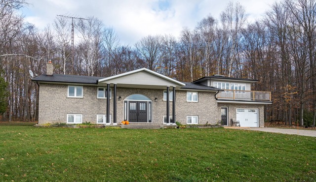 The Hideaway - 35 Acres with Hot Tub, Fire Pit, & BBQ