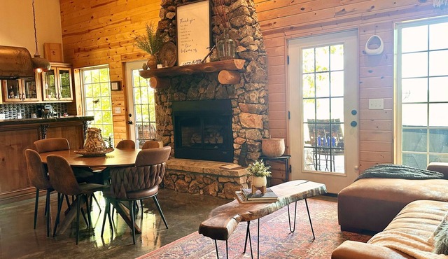 The Hilltop + Hot Tub, Wi-Fi, & Fireplace. Amazing views!
