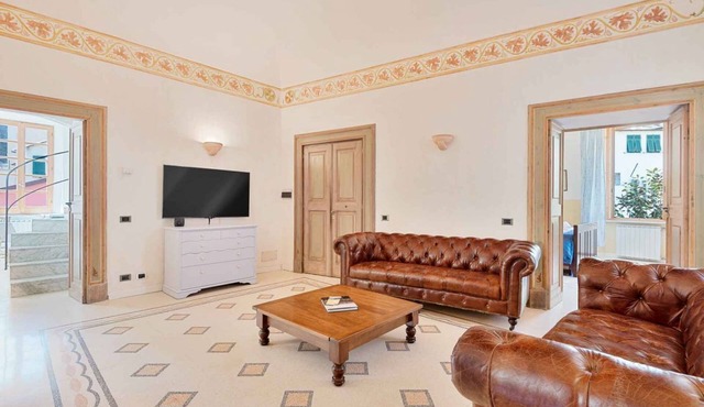 The history of a home is linked to its origins and the territory in which it is located, Maison Monterosso contains in its essence precisely the concept of history and Italianness. Large apartment with three bedrooms, two double bedrooms and one with two
