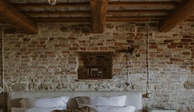 THE HOUSE ON THE WALLS IN BORGO LORETELLO