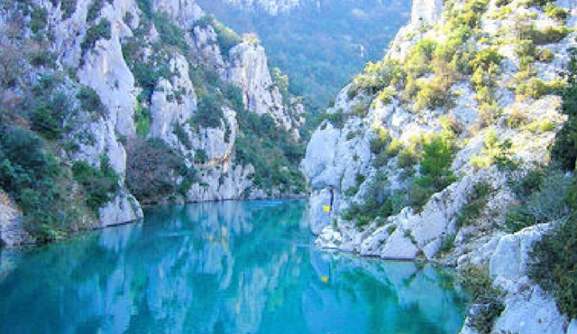 The ideal location to explore the Verdon, Studio & Private rooms with bathroom