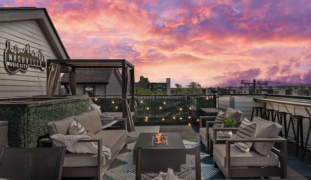 The Iron Horse & Wild Rose - 8BR Dual Home Retreat